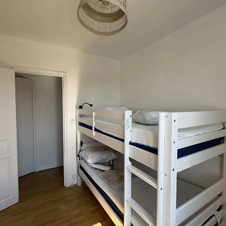 With Balcony - Castle View Daire Caen