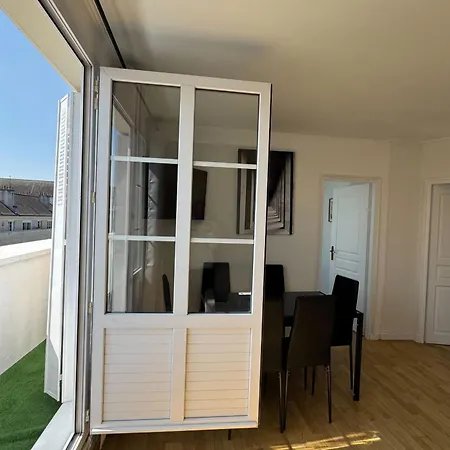 With Balcony - Castle View Apartment *