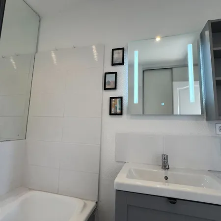 With Balcony - Castle View *