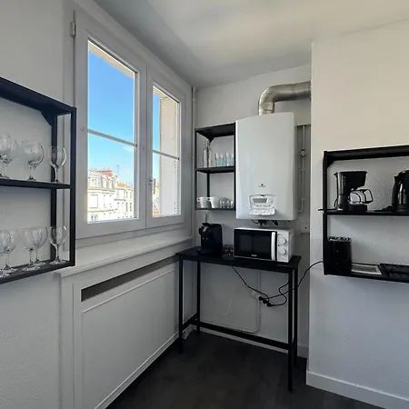 Apartment With Balcony - Castle View Caen