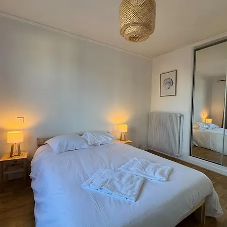 With Balcony - Castle View Apartment Caen