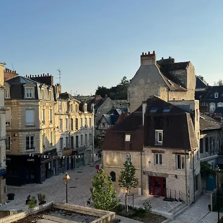 With Balcony - Castle View Apartment