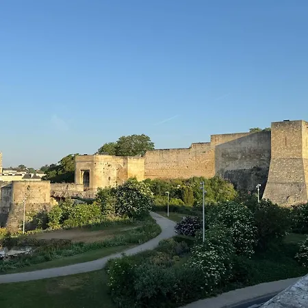 Daire With Balcony - Castle View Caen