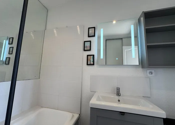 With Balcony - Castle View *