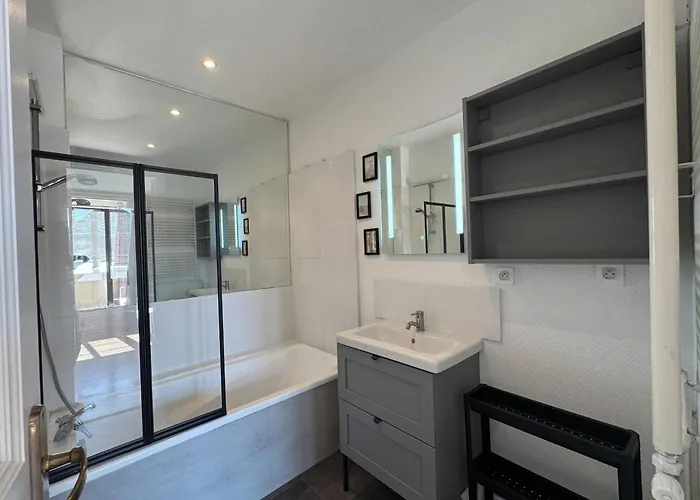 With Balcony - Castle View * Caen